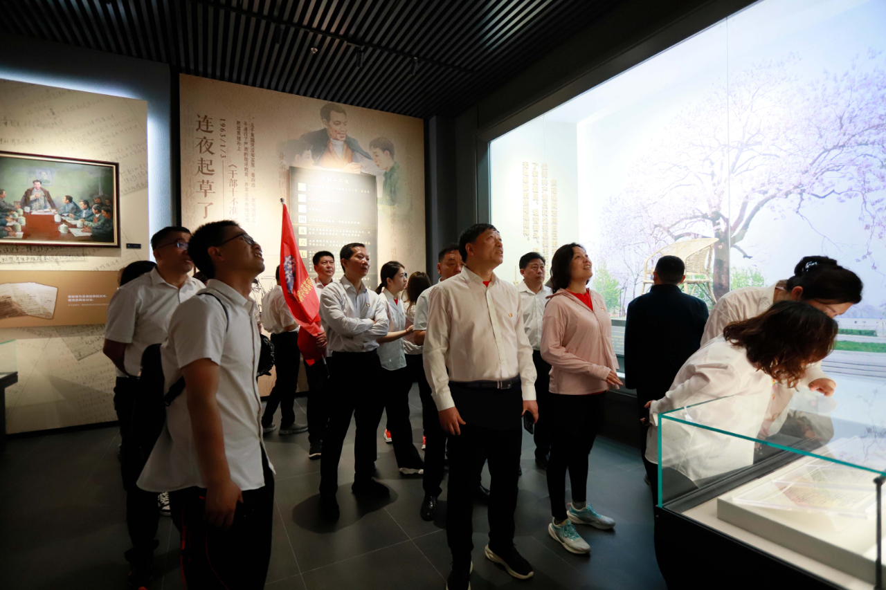 砥礪初心使命，汲取奮進力量丨花花牛乳業(yè)集團黨委組織開展學習“焦裕祿精神”主題黨日活動