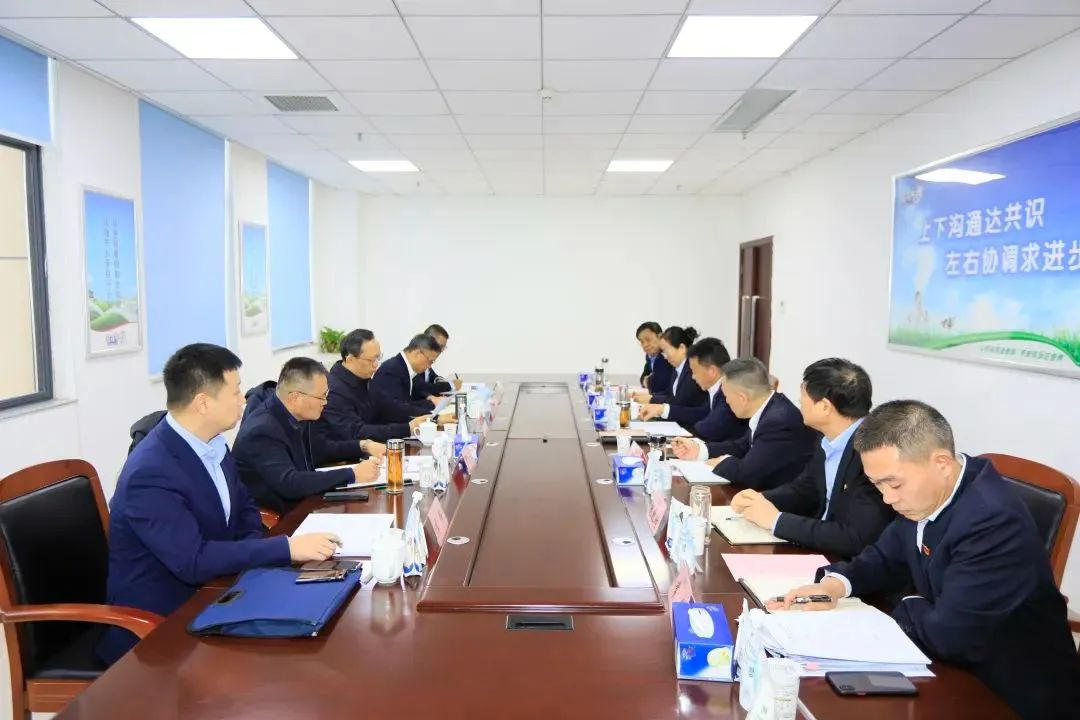 省政府國資委黨委書記、主任李濤一行到花花牛乳業(yè)集團(tuán)調(diào)研