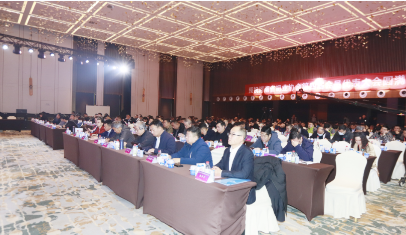 河南奶業(yè)發(fā)展啟航新征程——花花牛乳業(yè)集團(tuán)黨委書記、董事長唐洪峰當(dāng)選河南省奶業(yè)協(xié)會會長