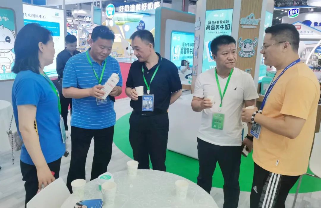 參觀拓思路 交流促發(fā)展 | 集團領導參加中乳協(xié)第二十九次年會暨中國（國際）乳業(yè)技術(shù)博覽會并到江西陽光乳業(yè)參觀座談