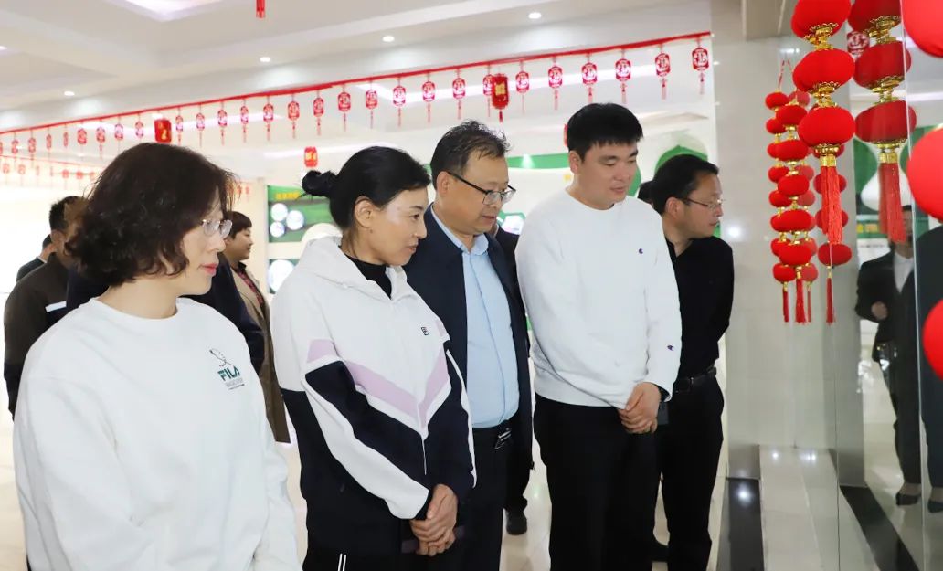 花花牛丨駐馬店市遂平縣政協(xié)黨組書記、主席張衛(wèi)東一行蒞臨花花牛魯山瑞亞牧場(chǎng)參觀