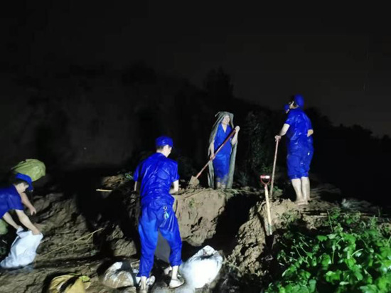 微光匯聚、風(fēng)雨同舟，我們一起扛！