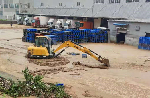 微光匯聚、風(fēng)雨同舟，我們一起扛！