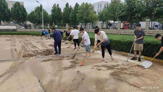 微光匯聚、風(fēng)雨同舟，我們一起扛！