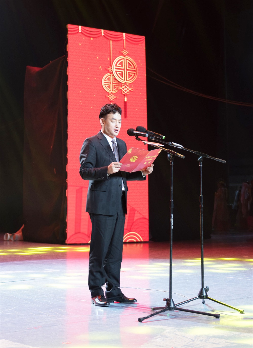 “不忘初心、聚力前行” 花花牛集團(tuán)2018迎新春聯(lián)歡會隆重舉行