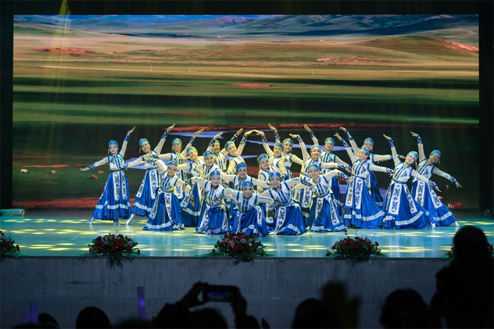 “不忘初心、聚力前行” 花花牛集團(tuán)2018迎新春聯(lián)歡會隆重舉行