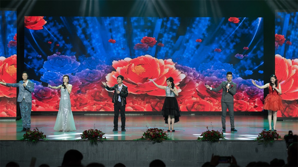 “不忘初心、聚力前行” 花花牛集團(tuán)2018迎新春聯(lián)歡會隆重舉行
