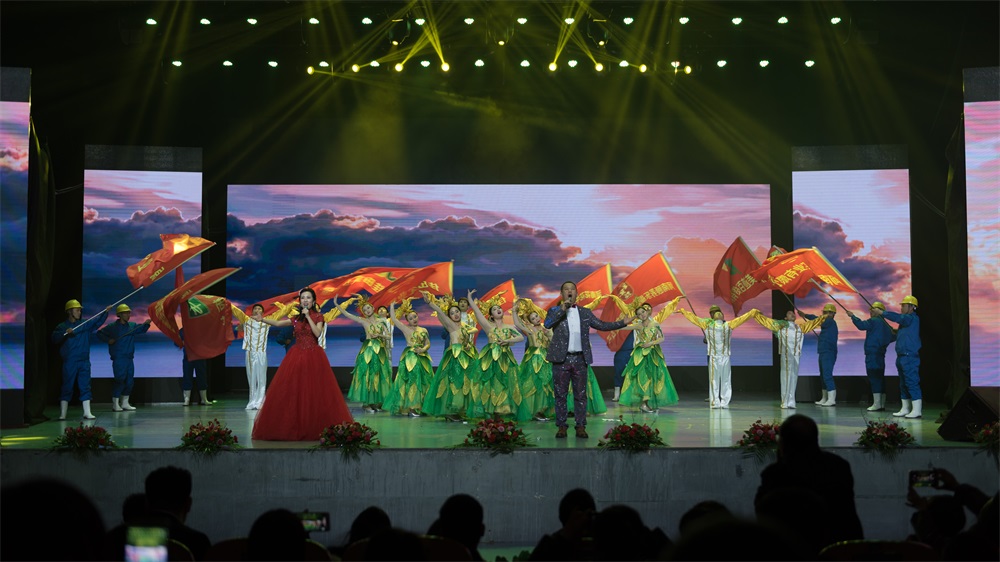 “不忘初心、聚力前行” 花花牛集團(tuán)2018迎新春聯(lián)歡會隆重舉行