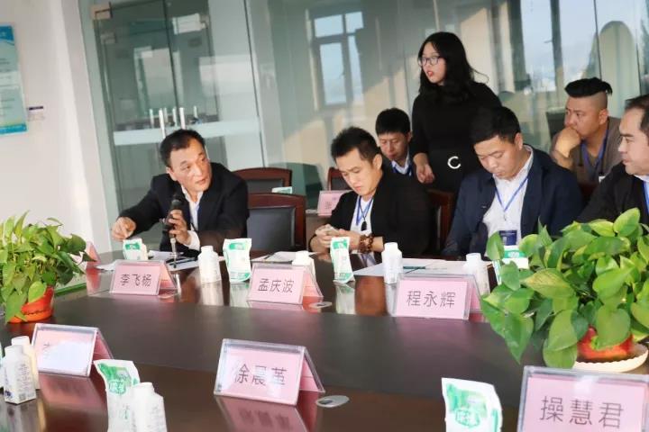 商界領(lǐng)袖俱樂(lè)部精英參訪花花牛！