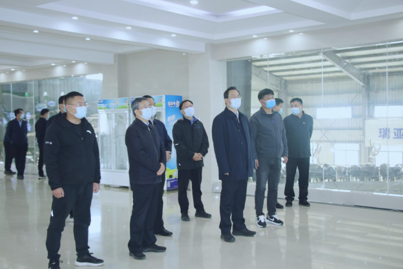 河南省人大常委會黨組書記、副主任孔昌生蒞臨花花牛魯山瑞亞牧場參觀調(diào)研