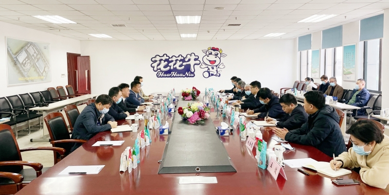 河南省委常委、副省長(zhǎng)費(fèi)東斌蒞臨 花花牛乳業(yè)集團(tuán)調(diào)研