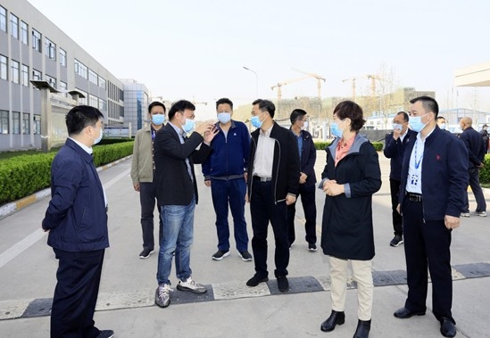 鄭州市人大副主任孫黎、市政府副市長(zhǎng)李喜安一行 蒞臨花花牛開展“三送一強(qiáng)”活動(dòng)