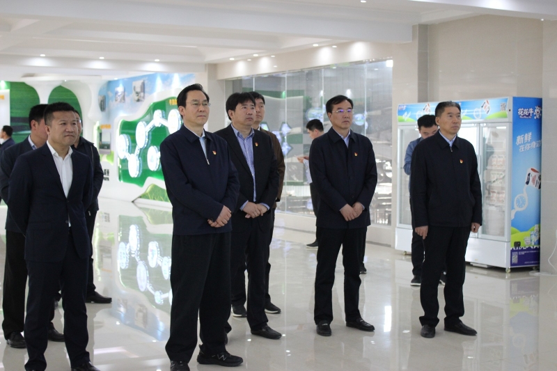 河南省委常委、組織部部長(zhǎng)孔昌生 蒞臨河南花花牛集團(tuán)魯山瑞亞牧業(yè)有限公司調(diào)研