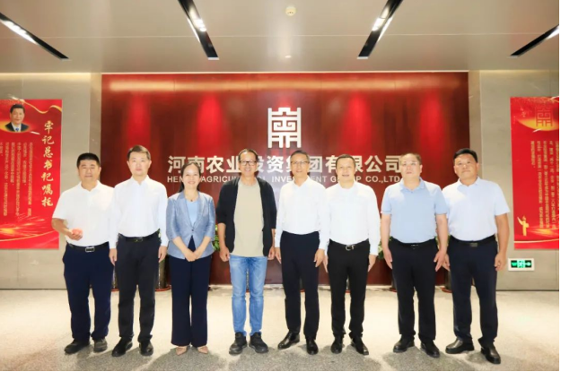 東方甄選俞敏洪先生到訪河南農(nóng)投集團，品嘗花花牛產(chǎn)品并給予高度評價